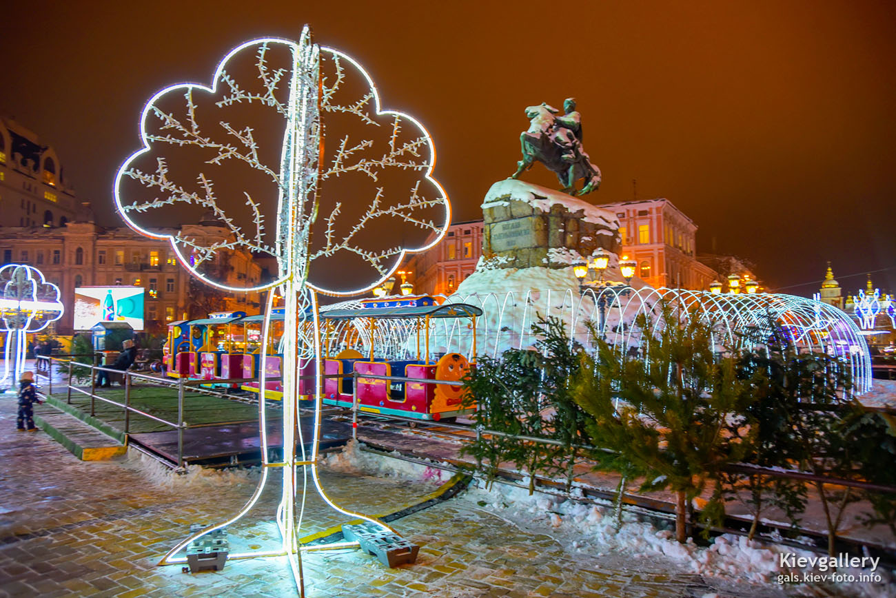 Главная ёлка Киева 2019 на Софийской площади